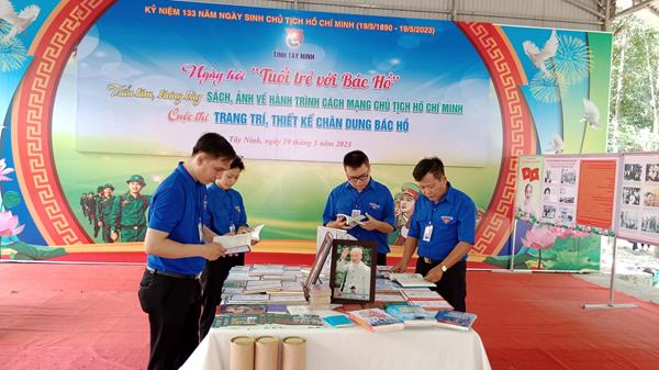 Thư viện tỉnh trưng bày, giới thiệu sách tại Hội trại “Tuổi trẻ Tây Ninh  rèn kỹ năng - luyện ý chí” và Ngày hội “Tuổi trẻ với Bác Hồ” năm 2023